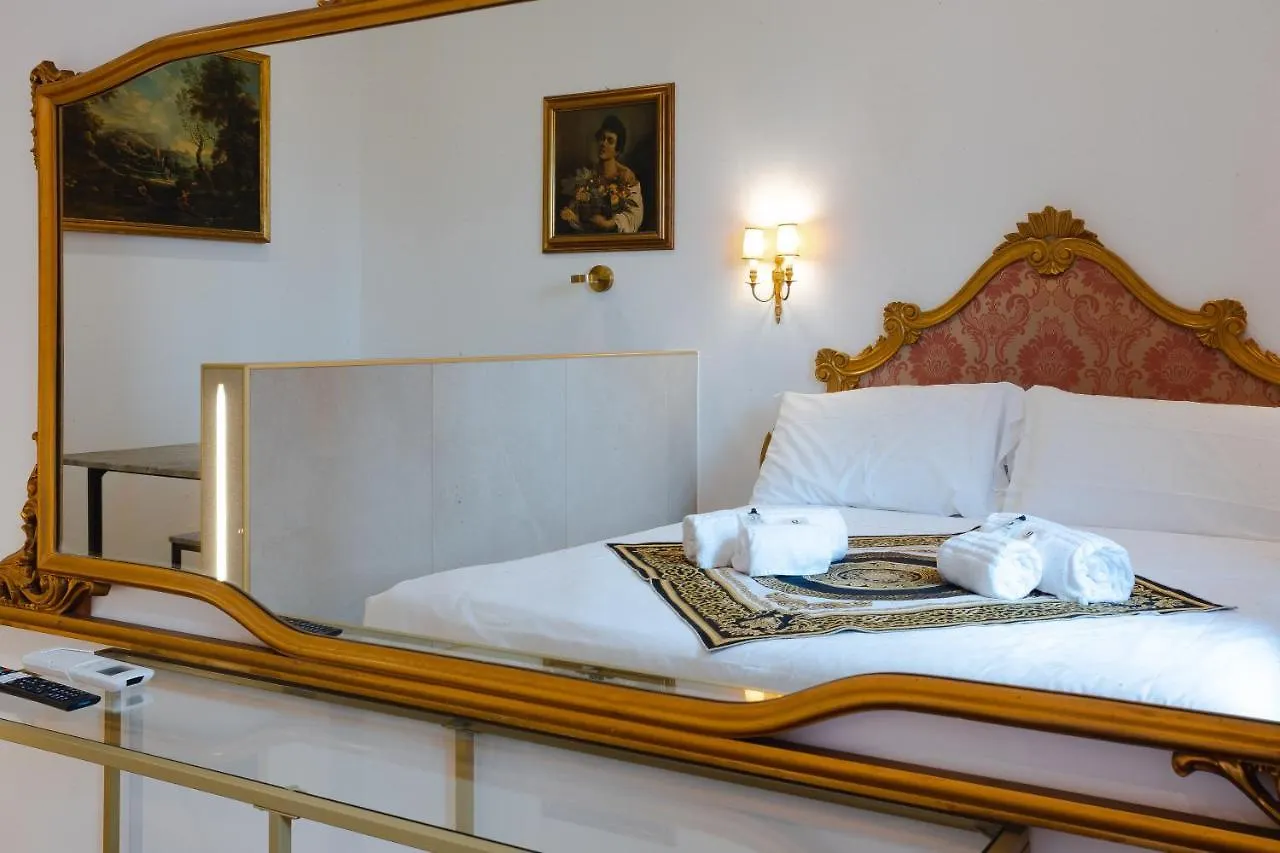 Juliet'S Love - Royal Welcome Apartment Verona 0*,  Italy