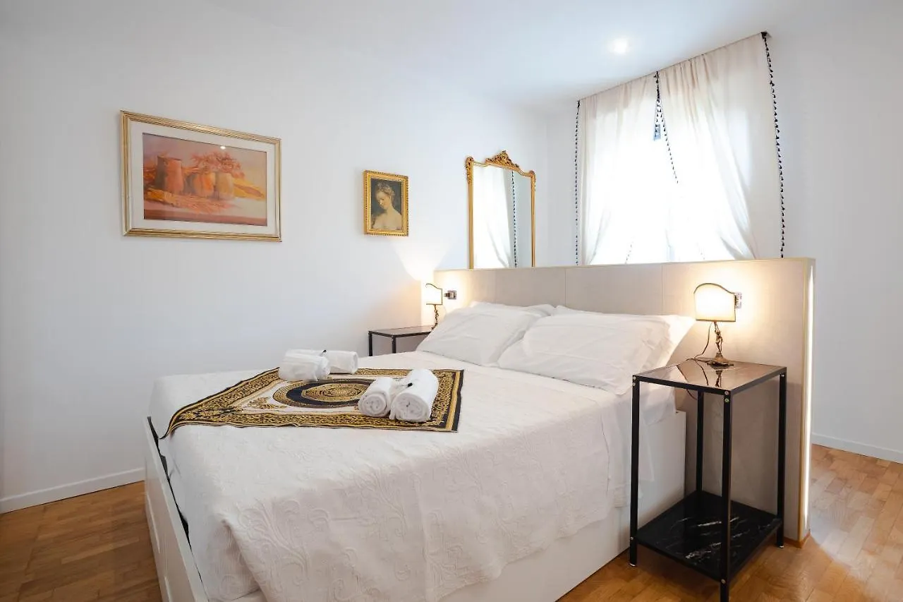 Juliet'S Love - Royal Welcome Apartment Verona 0*,  Italy