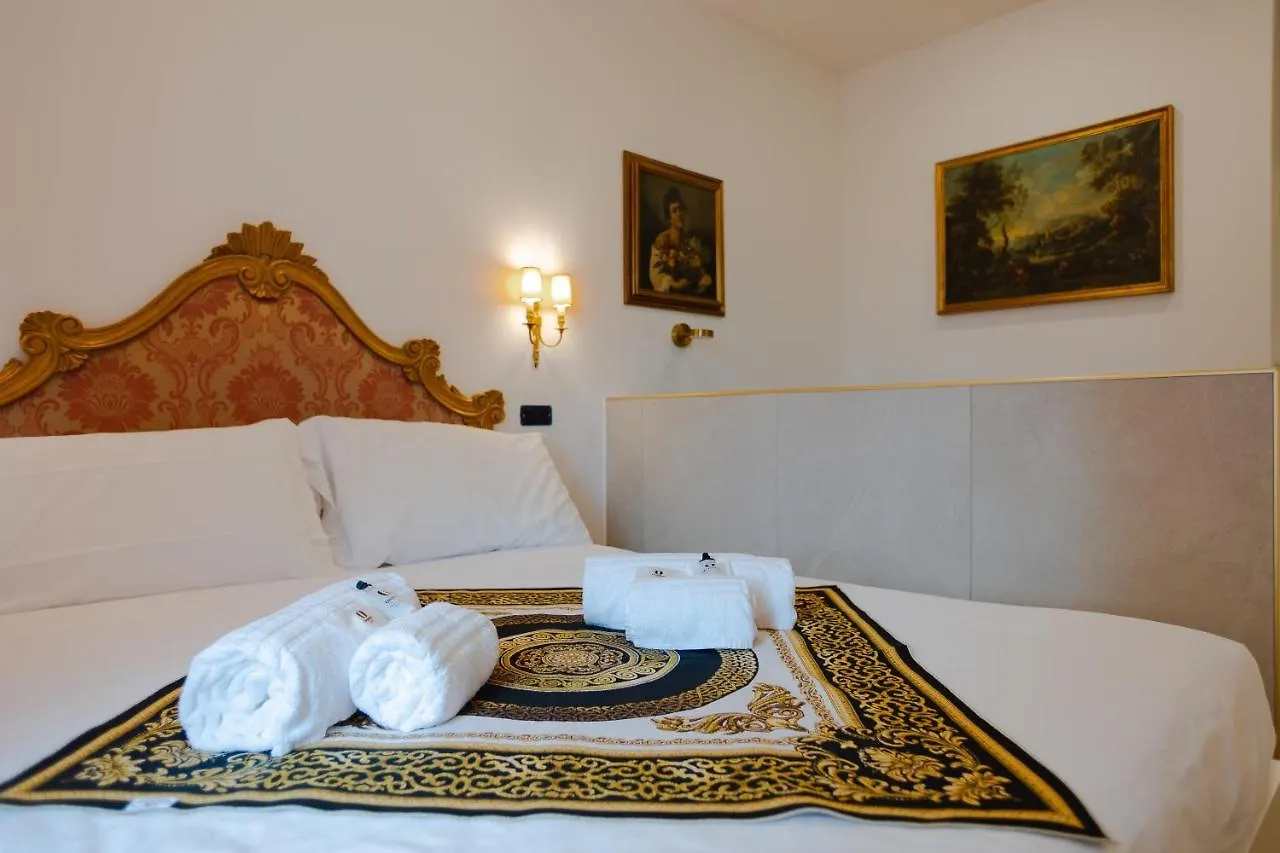Juliet'S Love - Royal Welcome Apartment Verona 0*,  Italy